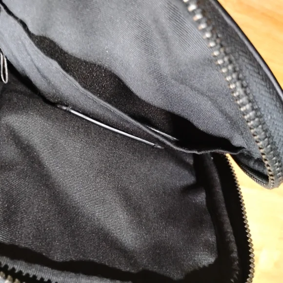 Coach Black Pebbled Leather Camera Bag - Picture 4 of 7